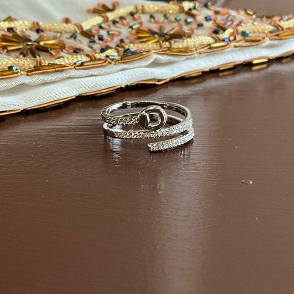 Elegant Silver Ring with Crystal Accent 9 - Picture 7 of 10